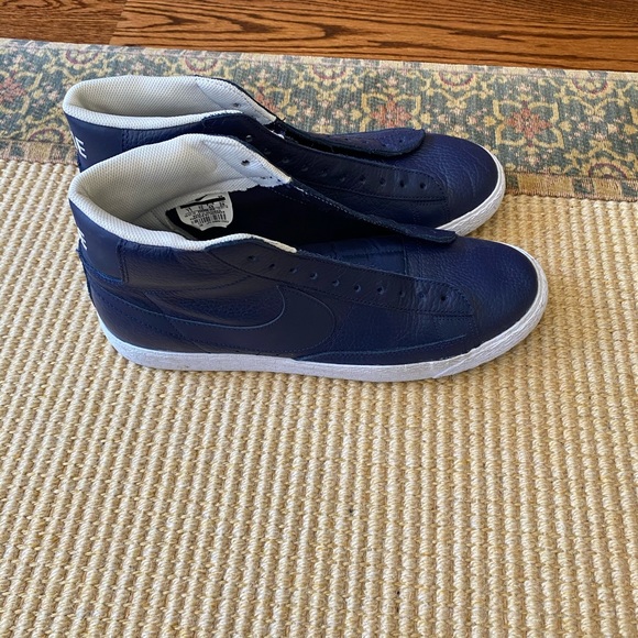 Nike - Picture 4 of 6